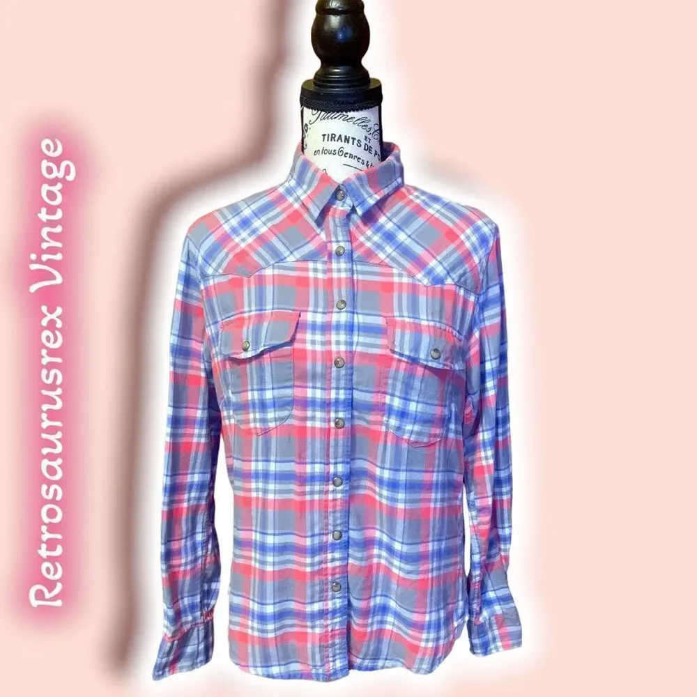 Bundle! Salt Life T Shirt / Jachs Girlfriend Flannel Back to School Bundle - Picture 2 of 9
